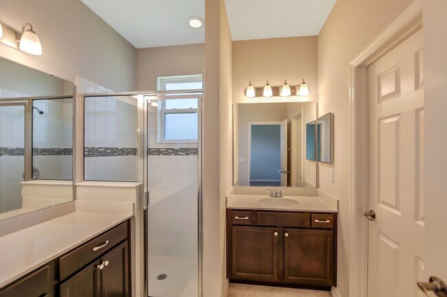Building Photo - 3 Bedroom 2 Bath Villa in Oak Tree Pointe for RENT!
