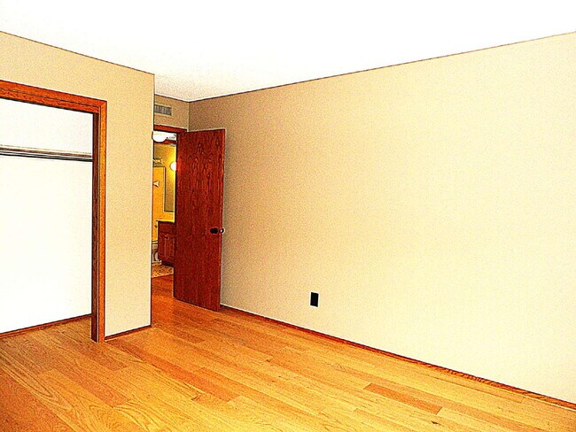 Building Photo - Beautiful 2 Bed | 2 Bath Condo in Roseville