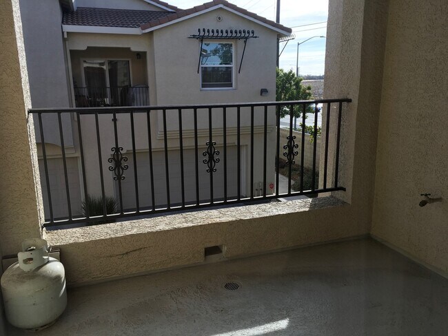 Building Photo - Beautiful Condo Community 2Beds 2Bath Convenient Location!