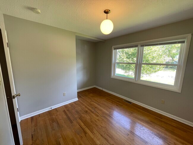 Building Photo - 140 Seneca Ln