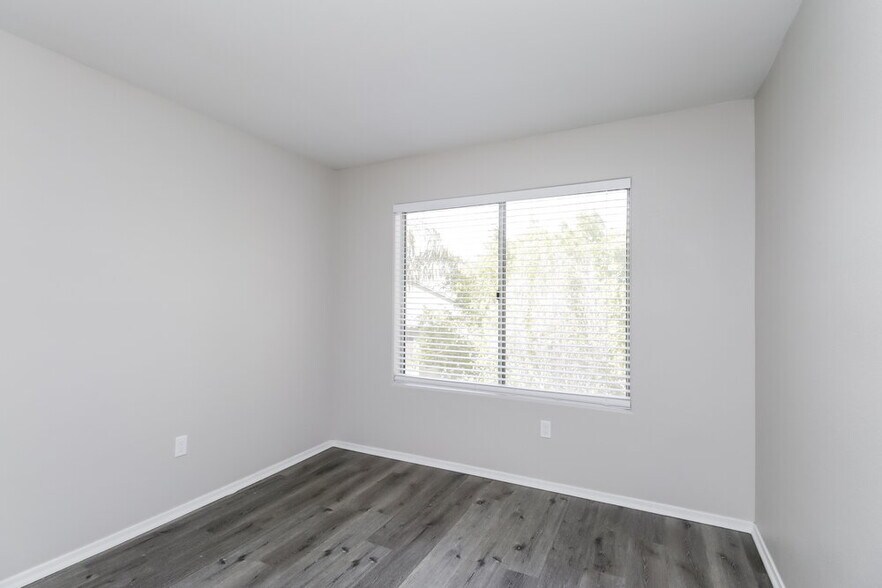 Building Photo - 425 S Sunrise Dr