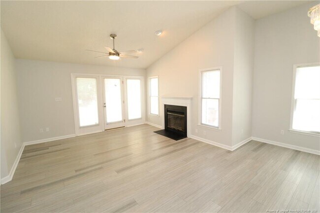 Building Photo - 310 Riverwalk Cir