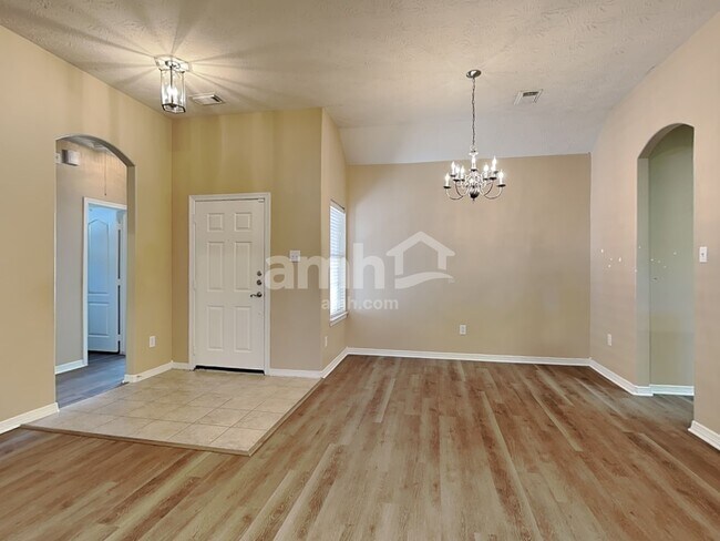 Building Photo - 7819 Niki's Crossing