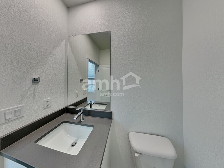 Building Photo - 350 N Addison Way