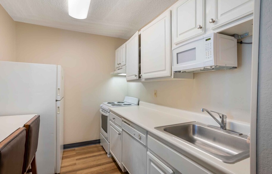 Building Photo - Furnished Studio-Philadelphia - Airport - ...