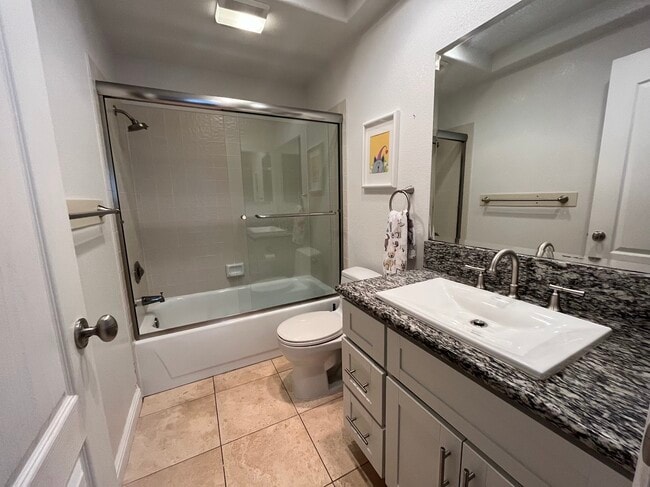 Building Photo - 206 Charter Oak Cir
