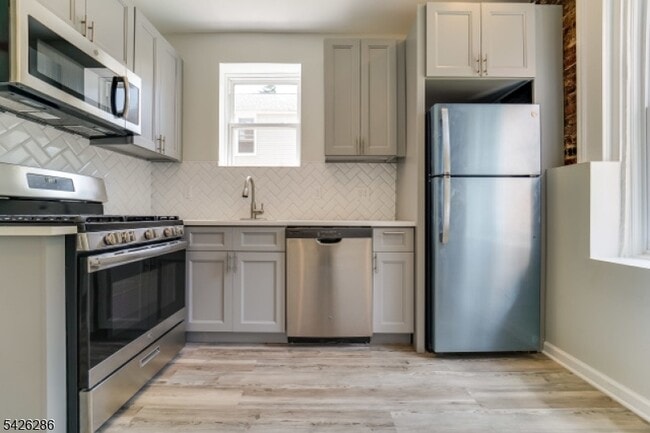 Building Photo - 38 Willowdale Ave