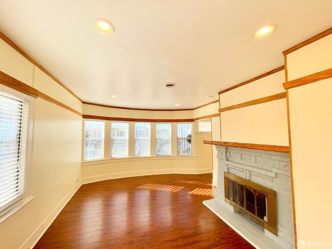 Building Photo - 2 Brighton Ave