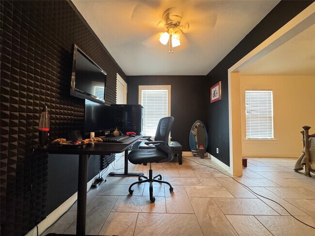 Building Photo - 1823 Market St