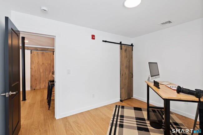 Building Photo - 179 Butternut St