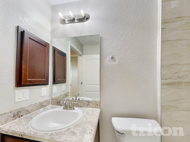 Building Photo - 1599 Lemon Ave