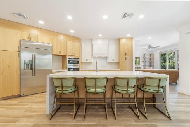 Building Photo - 3317 Embassy Dr