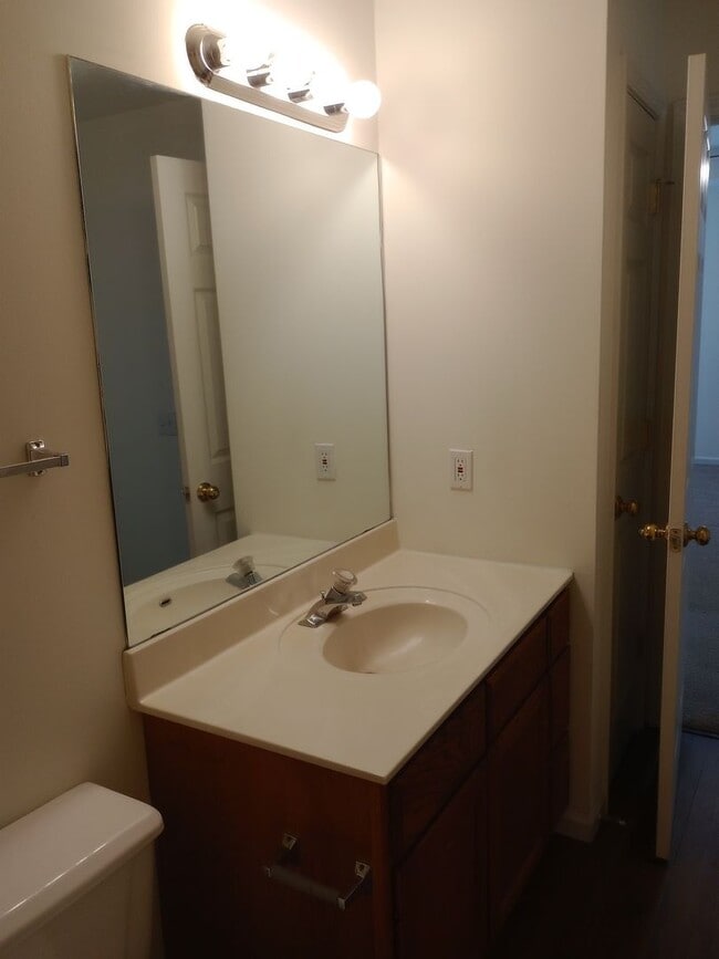 Building Photo - 1724-1726-1726 Louise Cir