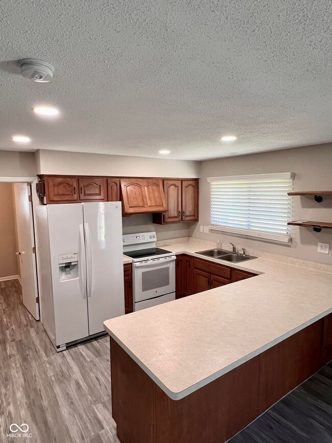 Building Photo - 6827 Azalea Dr