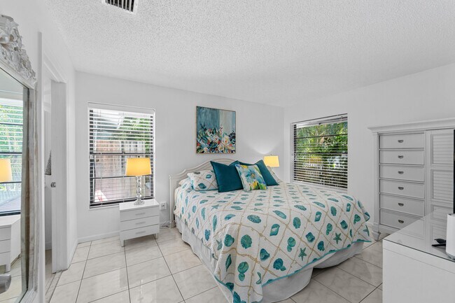 Building Photo - 2221 Florida Blvd