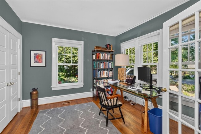 Building Photo - 2038 Dartmouth Pl