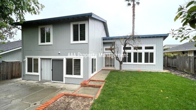 Building Photo - Concord The Crossings Beautiful 3 bedroom 2.5 bath, remodeled kitchen, 2 car garage