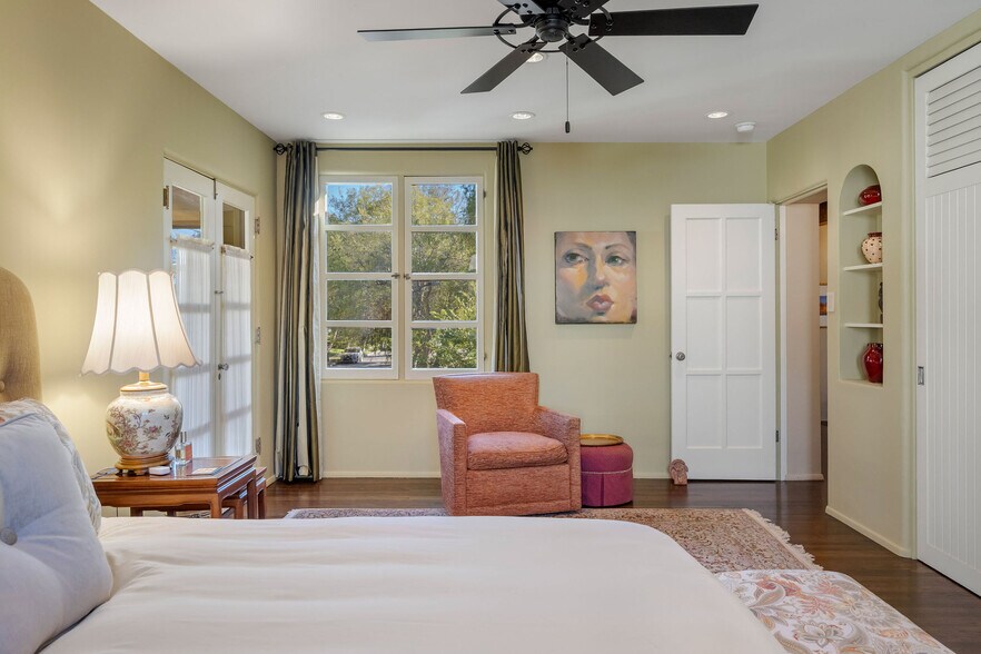 Building Photo - 500 N Las Palmas Ave