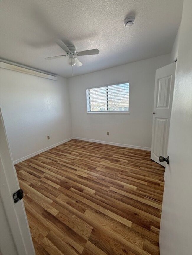 Building Photo - 1324 S Ocotillo Dr