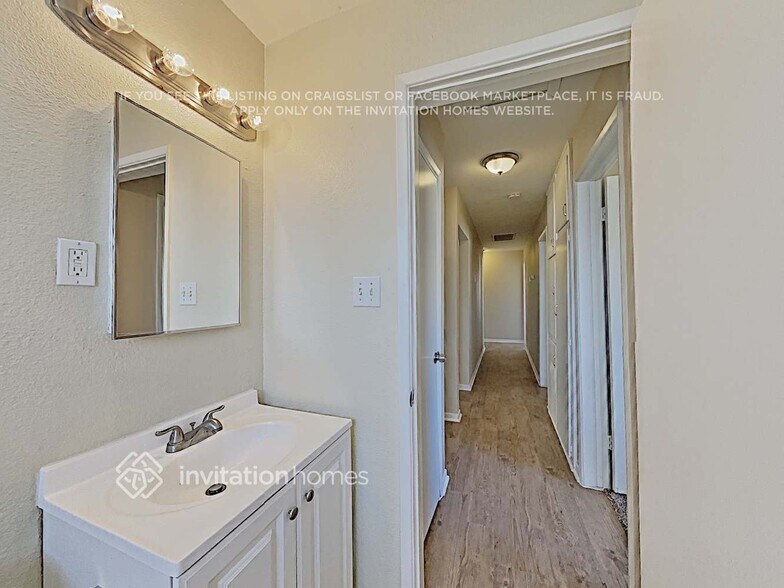 Building Photo - 27198 Norwood St