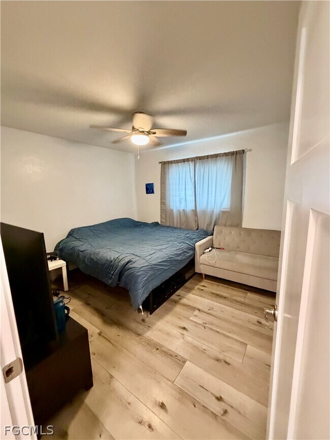 Building Photo - 3032 SE Santa Barbara Pl