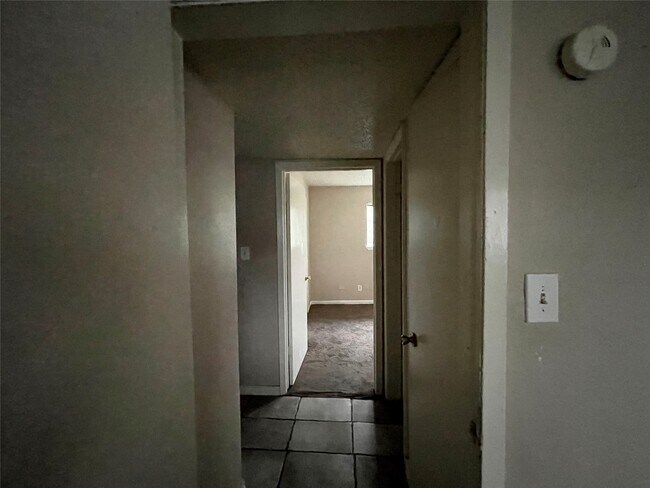 Building Photo - 702 Hargest St