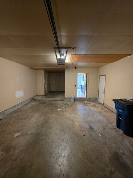 Building Photo - 12624 E 33rd Ct