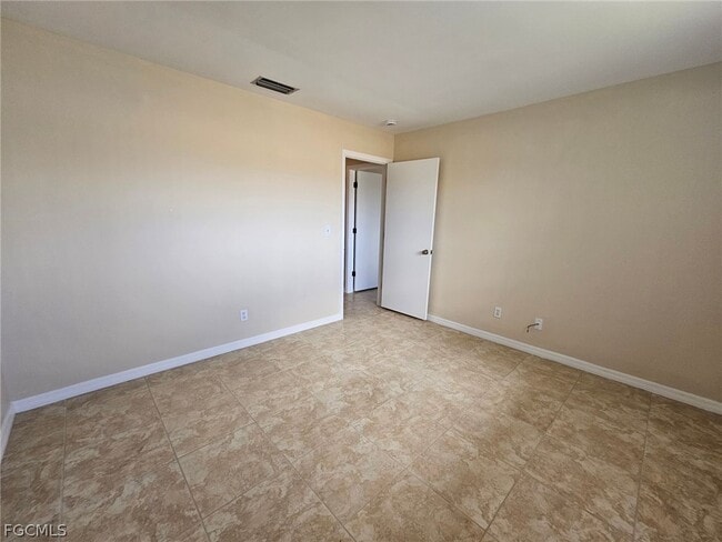 Building Photo - 1221 SE 46th Ln