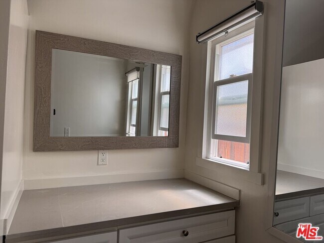 Building Photo - 1325 S Rimpau Blvd