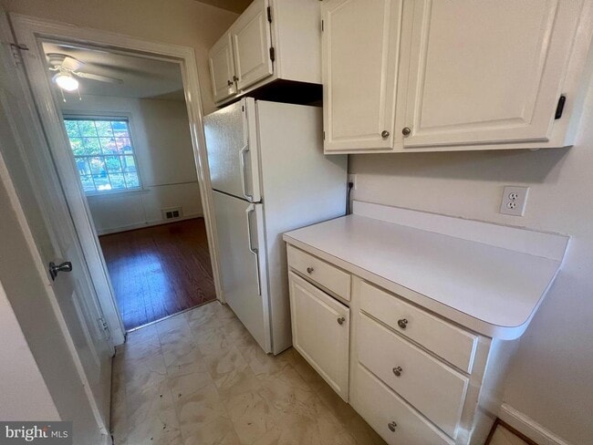 Building Photo - 8 S Hudson St