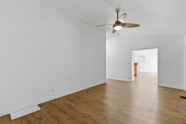 Building Photo - 105 Lazy Ike Ln