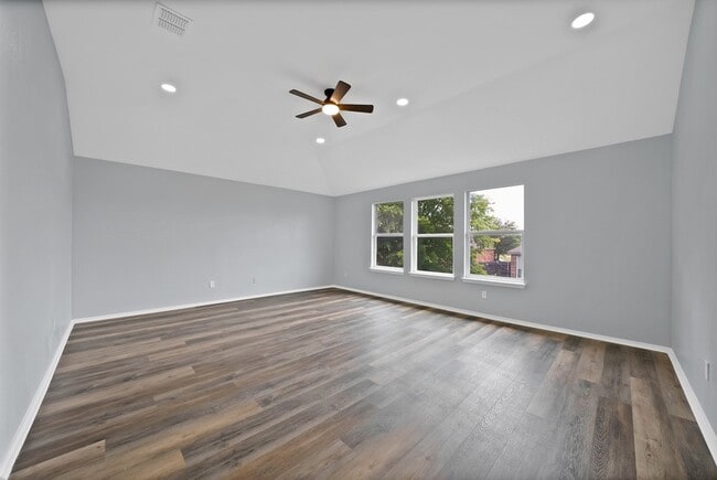 Building Photo - 137 Heritage Dr