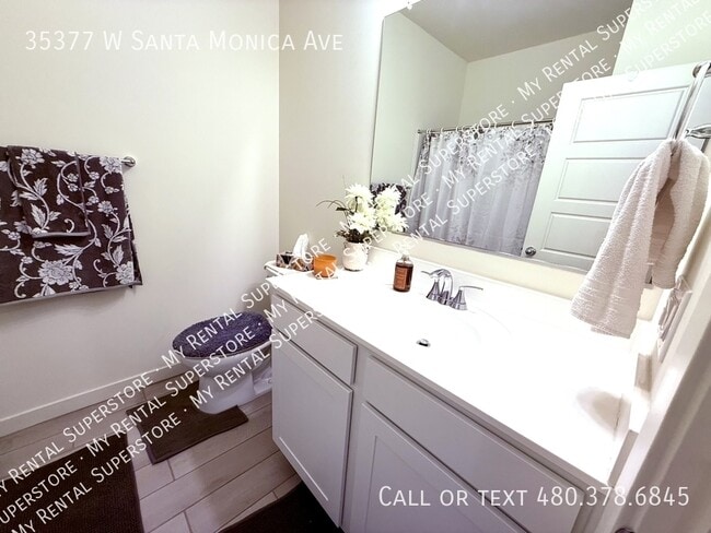 Building Photo - 35377 W Santa Monica Ave