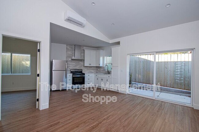 Building Photo - Live Oak 31B