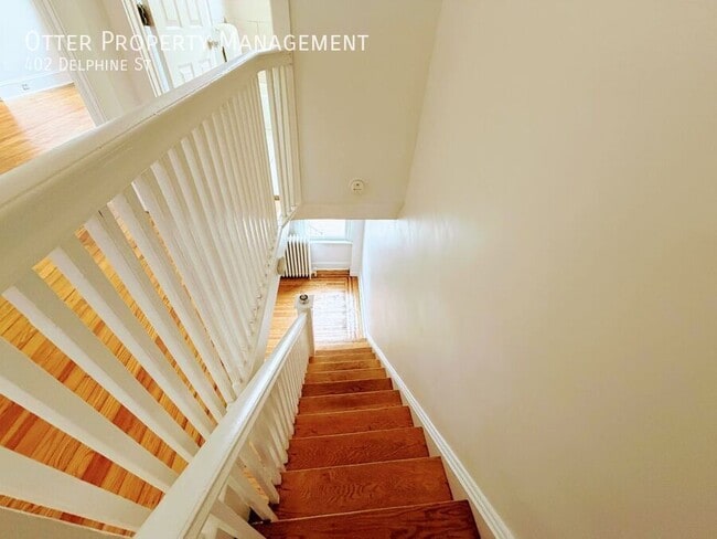 Building Photo - 402 Delphine St