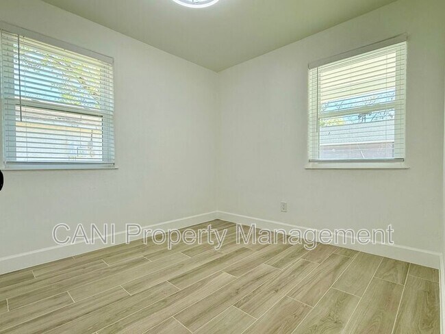 Building Photo - 748 Bethune St