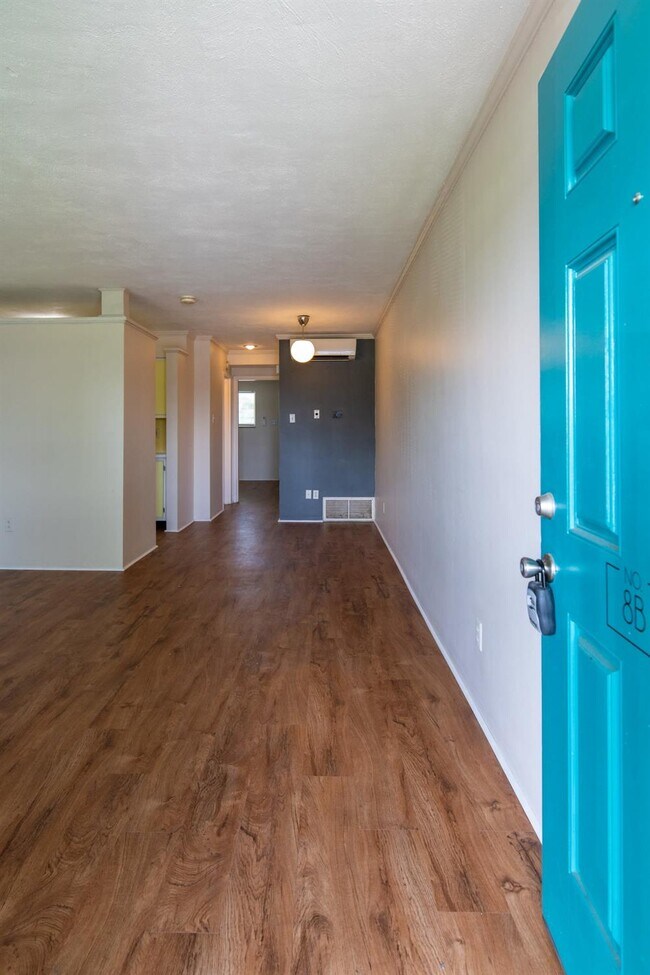Building Photo - 1685 Alexandria Dr