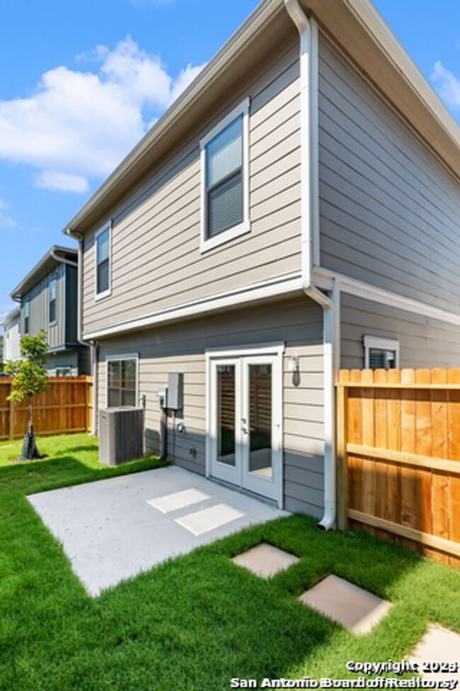 Building Photo - 211 Utah St