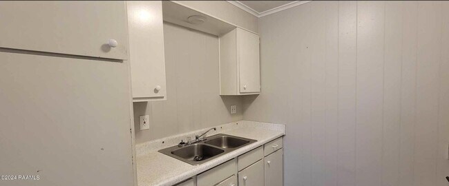 Building Photo - 718 Harding St