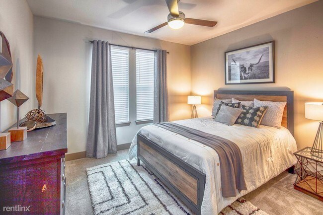 Building Photo - 4400 College Park Dr