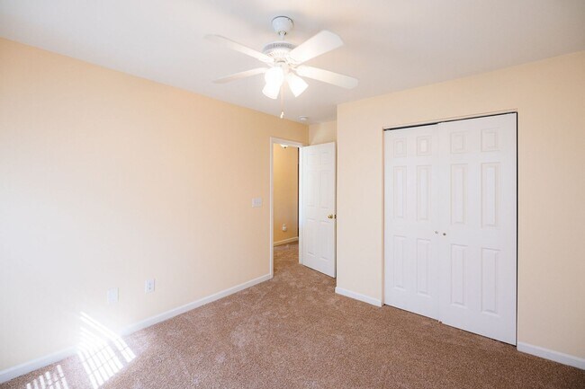 Building Photo - Stunning 6 bedroom 2.5 bathroom corner lot home in High Point with 2 car garage