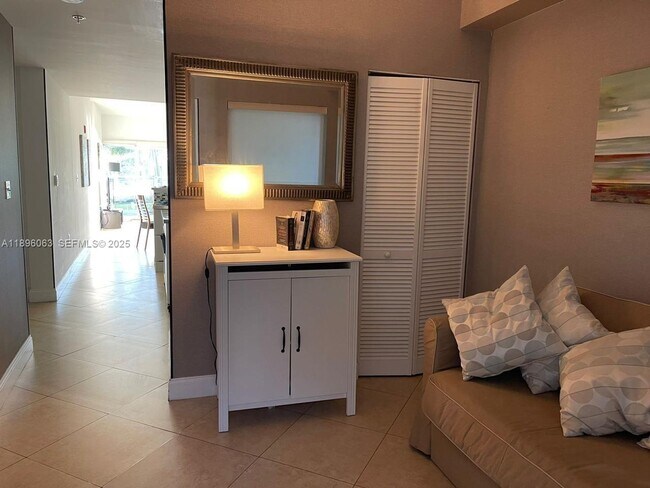 Building Photo - 6580 Indian Creek Dr