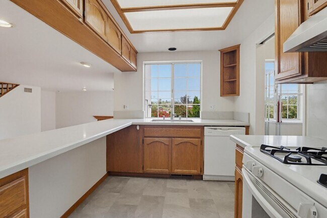 Building Photo - Beautifully Maintained Home in La Mesa — 3 Bed / 2 Bath | 1,600 Sq Ft