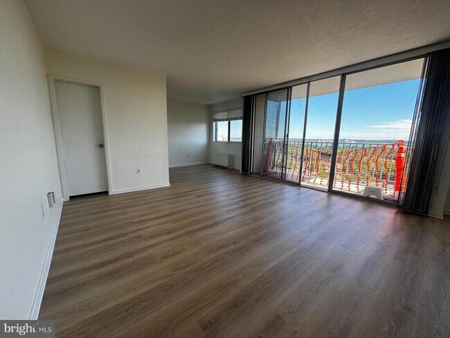 Building Photo - 2059 Huntington Ave