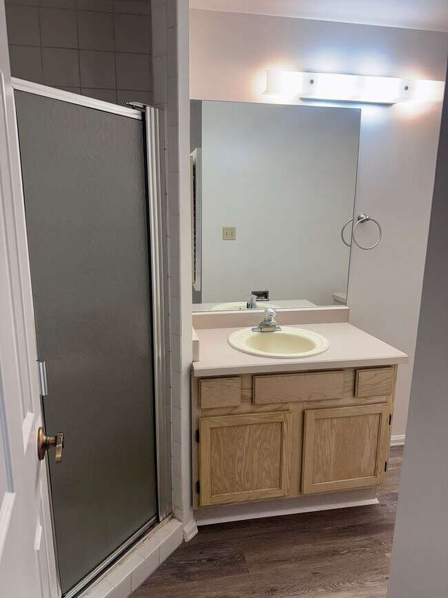 Building Photo - Horizon Towers 2Bed 2Bath Condo!!!