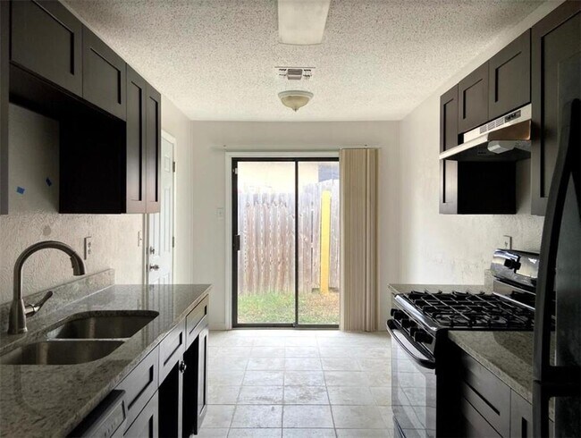 Building Photo - 12103 Sunderland Dr