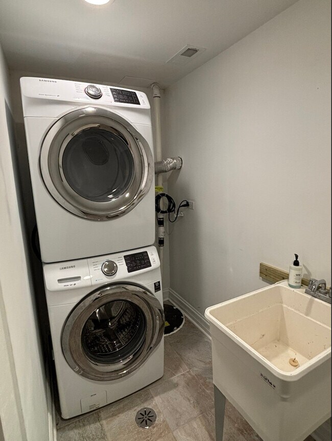 Building Photo - 406 S Lauder Ln