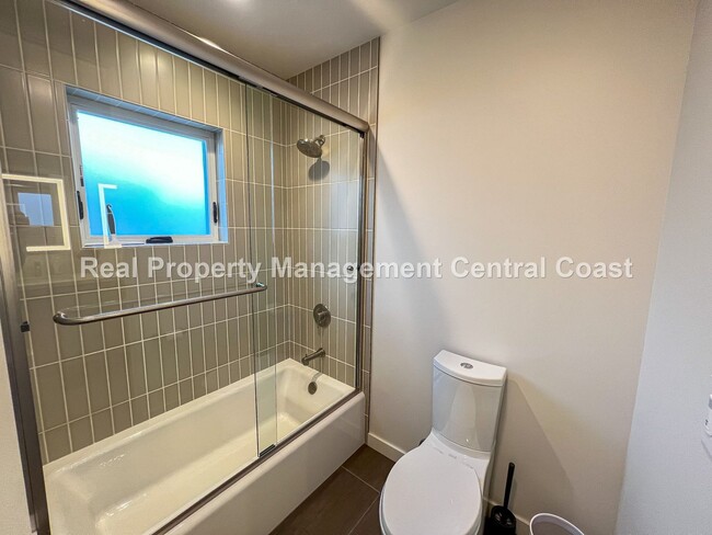 Building Photo - AVAILABLE JANUARY - Fully Furnished Modern...