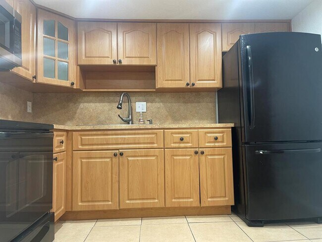 Building Photo - 4172 Inverrary Dr