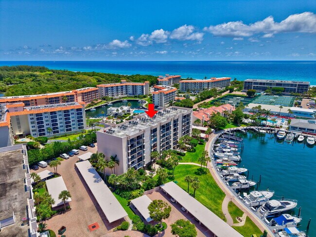 Building Photo - 2707 N Ocean Blvd